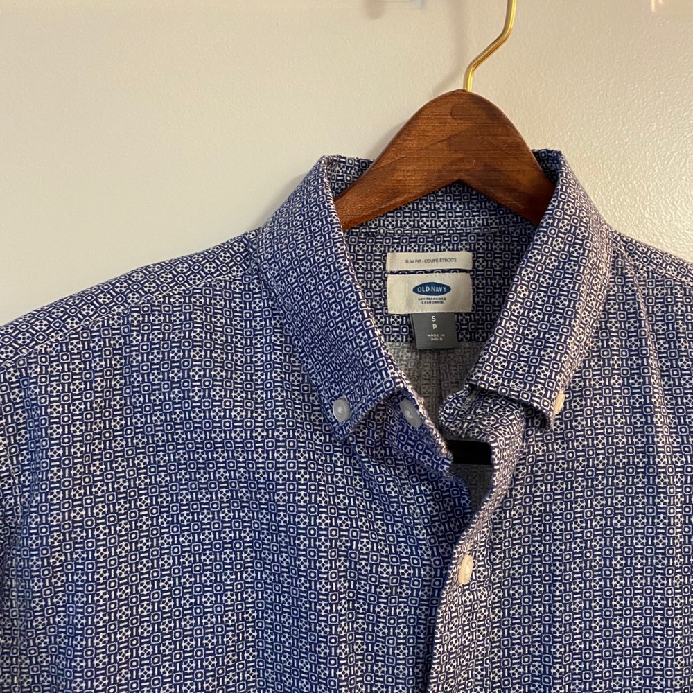 Slim Fit Printed Casual Button-Up Shirt